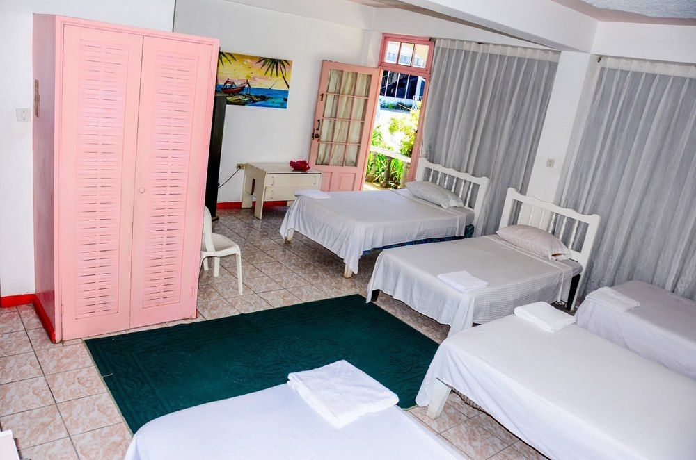 Marine View Hotel Ocho Rios Exteriör bild