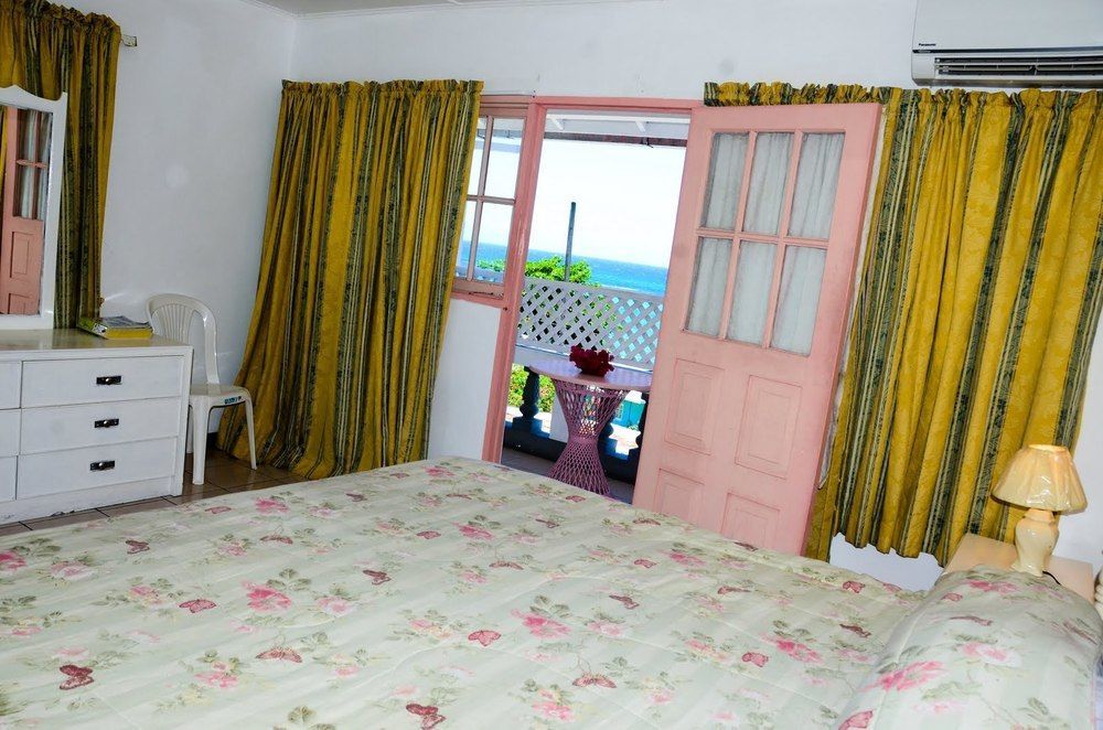 Marine View Hotel Ocho Rios Exteriör bild
